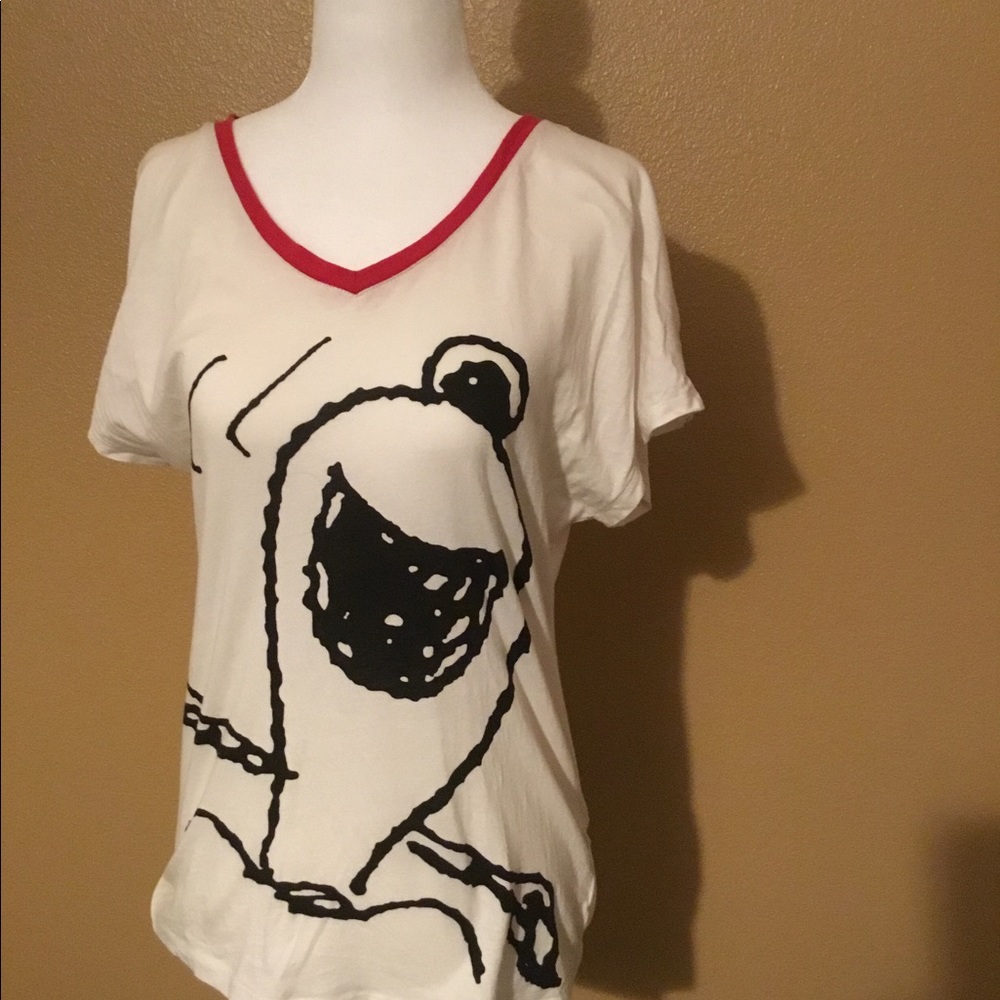 Peanuts v neck t shirt NWT